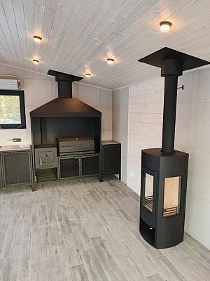 Установка печи-камина Мета-Бел Неман и дымохода для барбекю комплекса в КП Большая Медведица